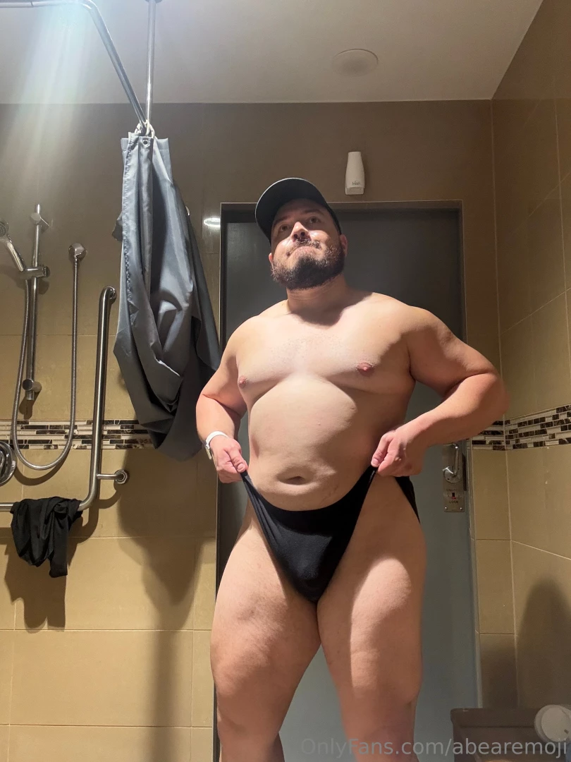 Just a few pics from the gym bathroom today part 1 