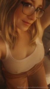 Mmm good morning yall come peel my shirt off i wanna feel your tongue