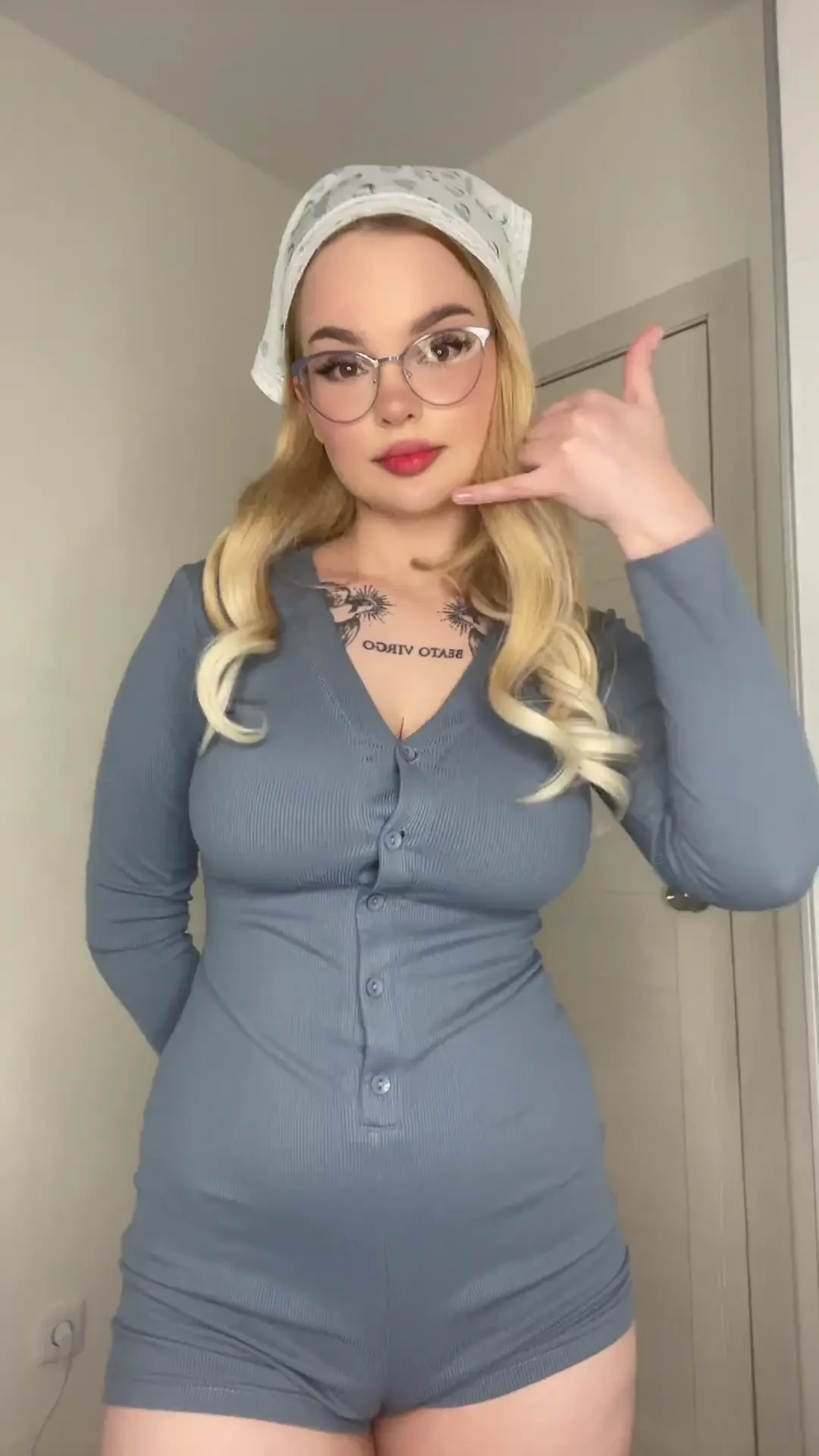 How well does the headscarf and glasses combination suit me something 