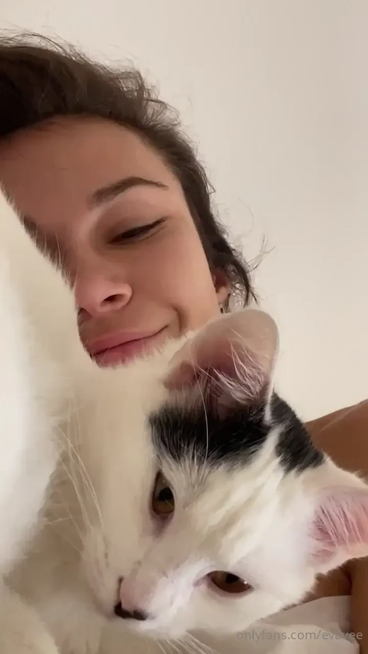 Hello friends today i want to share with you how i like to spend time 