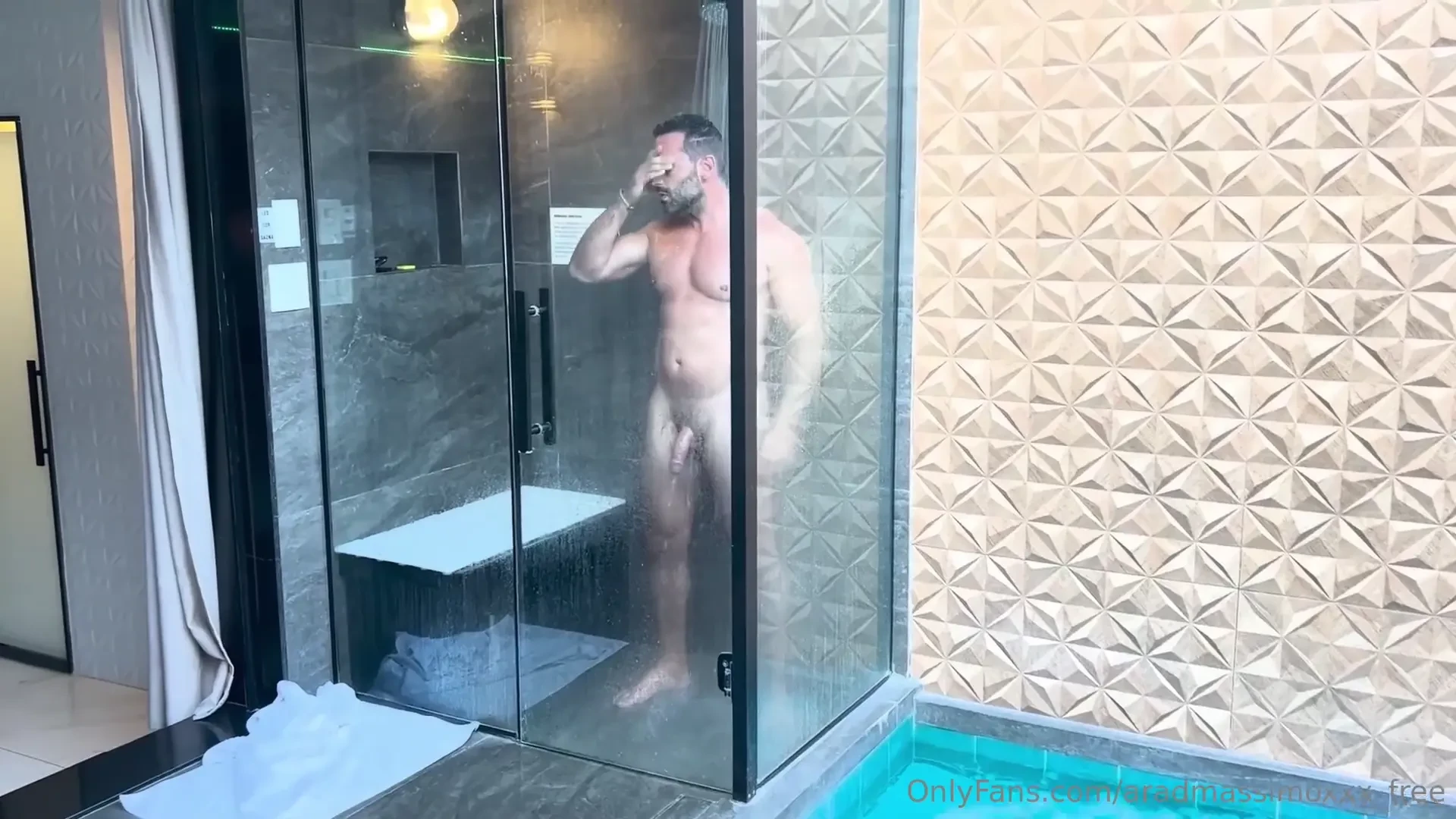 Who wants to jump in the shower with me cum feel free to join in https 