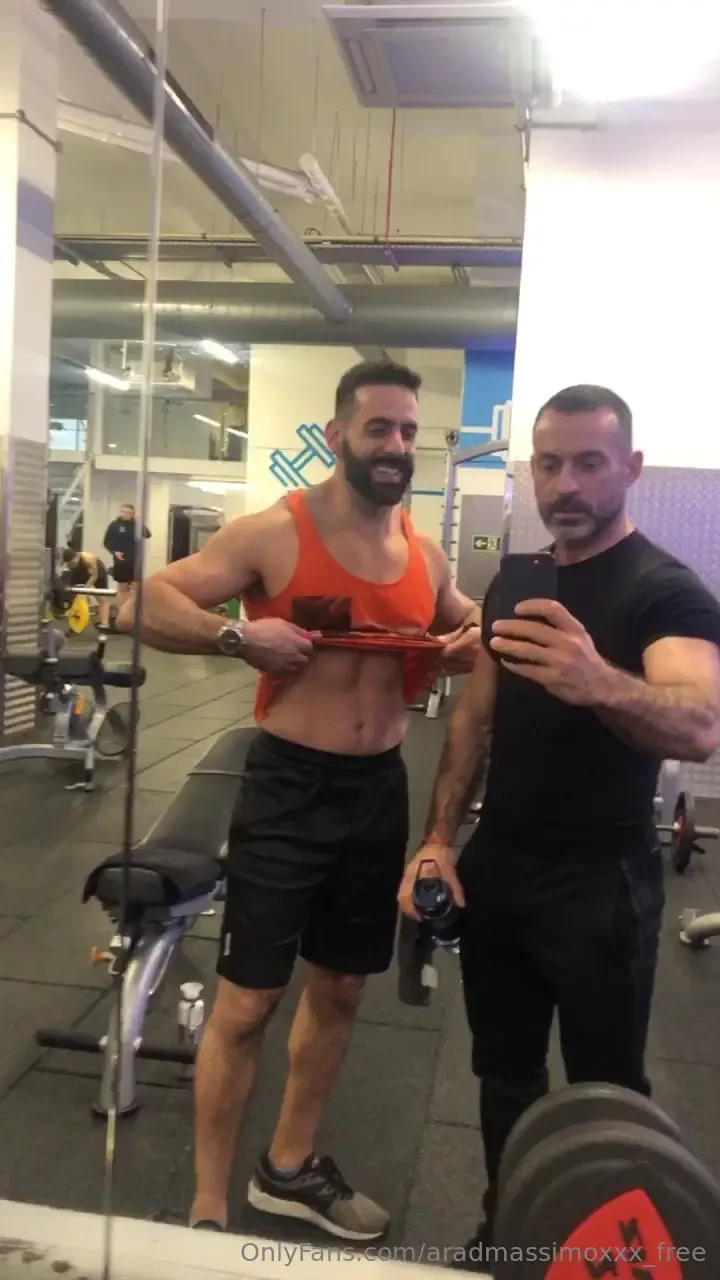 Behind-the-scenes just giving my beefy body a check before the shoot 