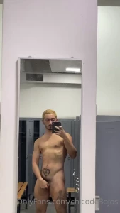 La media sesi n nos pegamos en los camarines de mi gym cuando no hab a