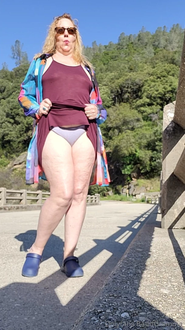 Stills from today s youtube content that s one hungry butt 