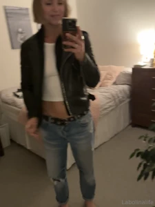 Went on a date and ate her out in the toilets got me so horny i had to