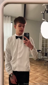 See the finger marks on the mirror what do you think happened