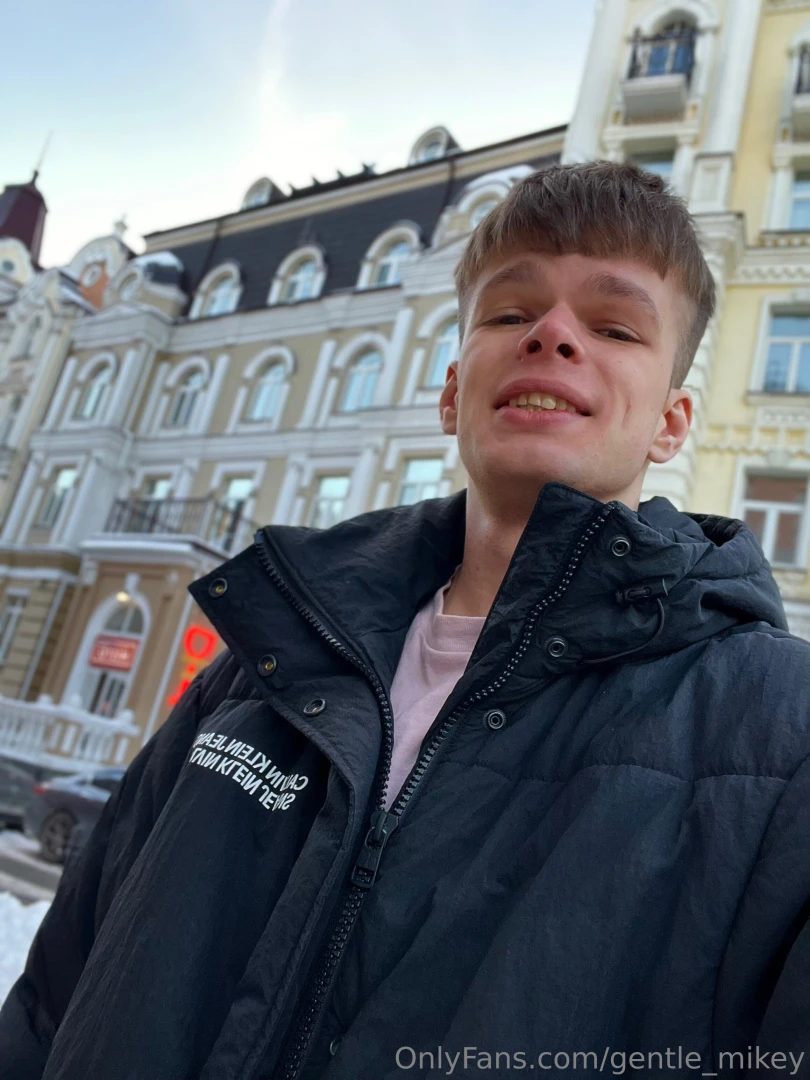 Decided to take a walk this morning and stopped by a caf to grab some 