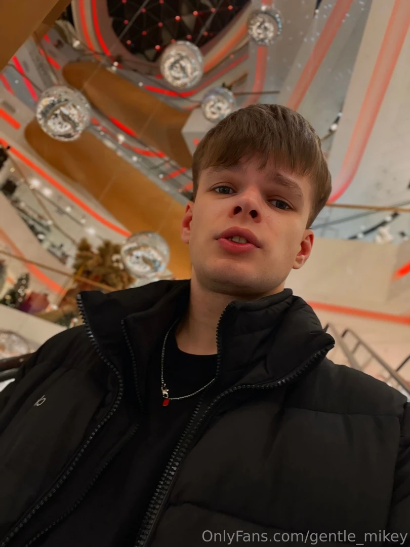 The day started with a stroll through the mall i feel like doing some 