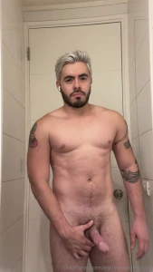 Quiero un culo que me reciba y que haga que me pierda un rato en el