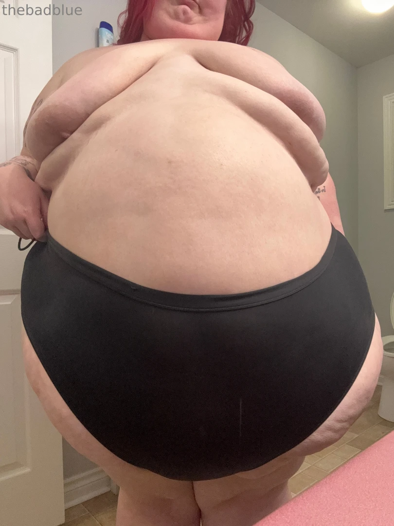 I think it s so cute when the belly pokes out of the undies a lil 
