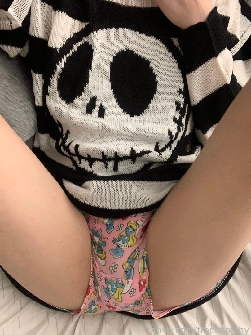 Need someone to fuck me in my new spooky dress pls 