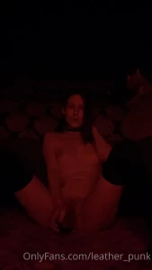 Watch the red light change as i masturbate i had to be so quiet there