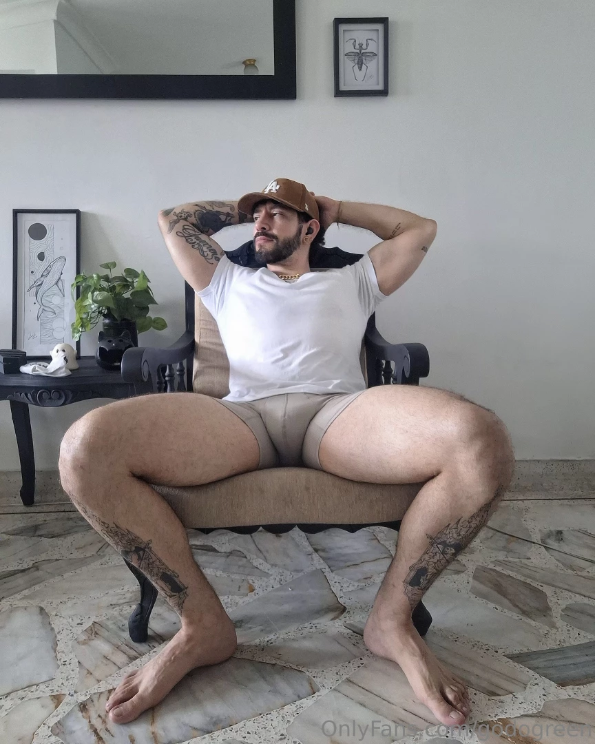 Llegu del gym con la sangre bombeando y oliendo a gimnasio 