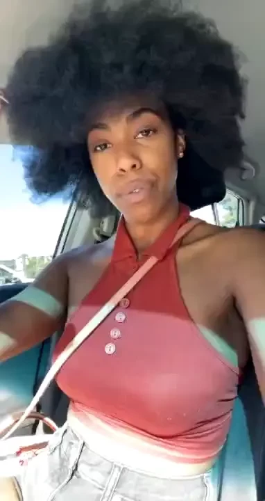 Should i wear my natural hair for content and pictures 