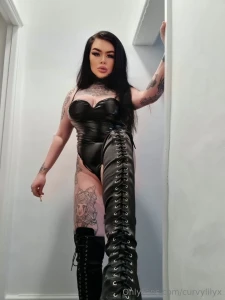 Is boots and latex a good look for me