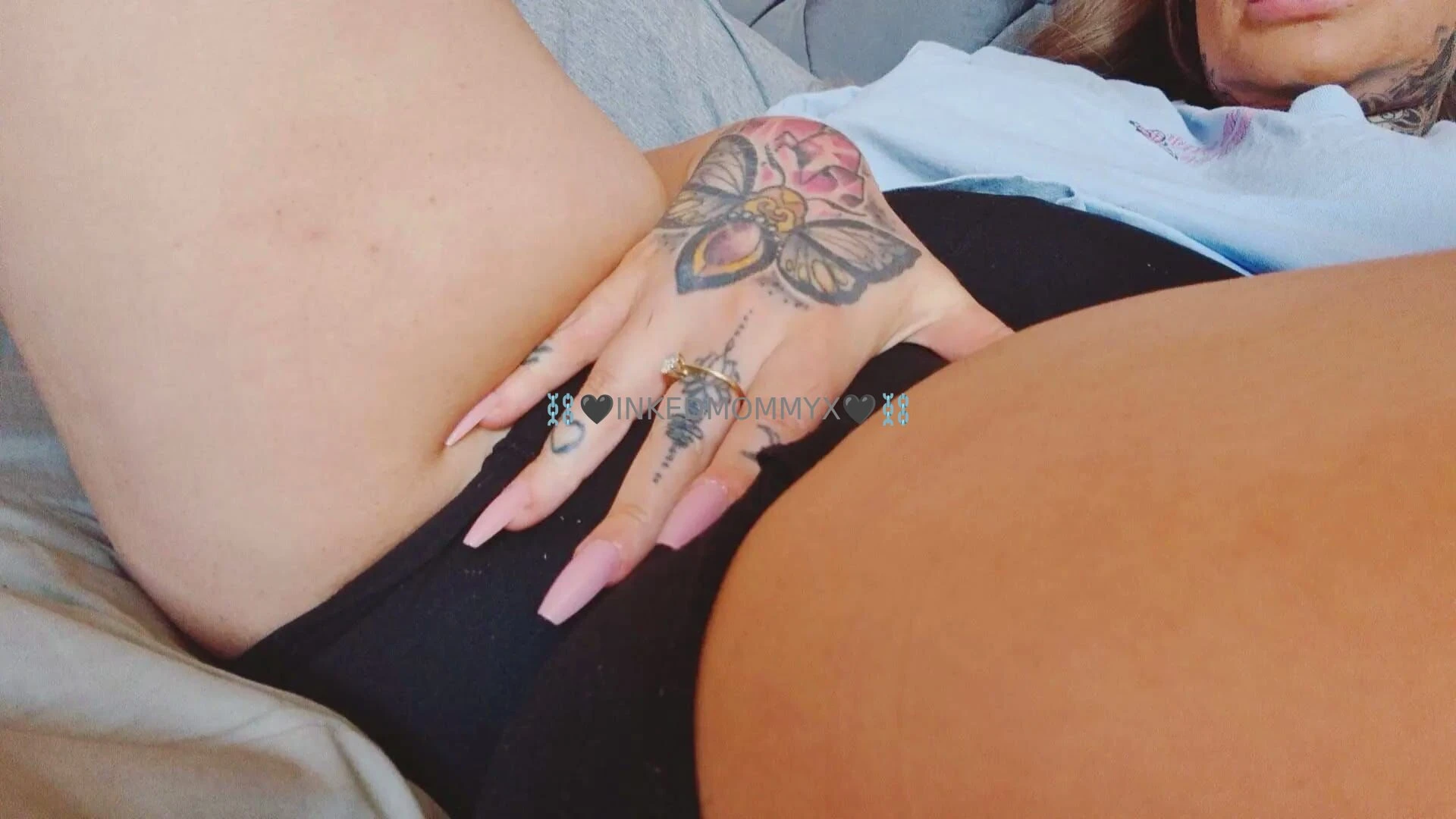 I need someone to eat this pussy for me 