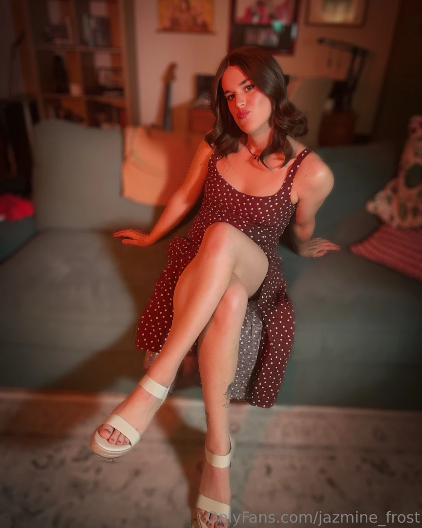 I know you re trying to look up my dress so let me just show you what 