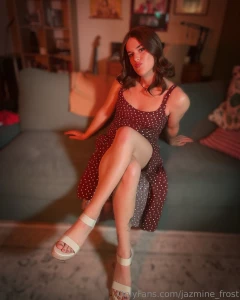 I know you re trying to look up my dress so let me just show you what