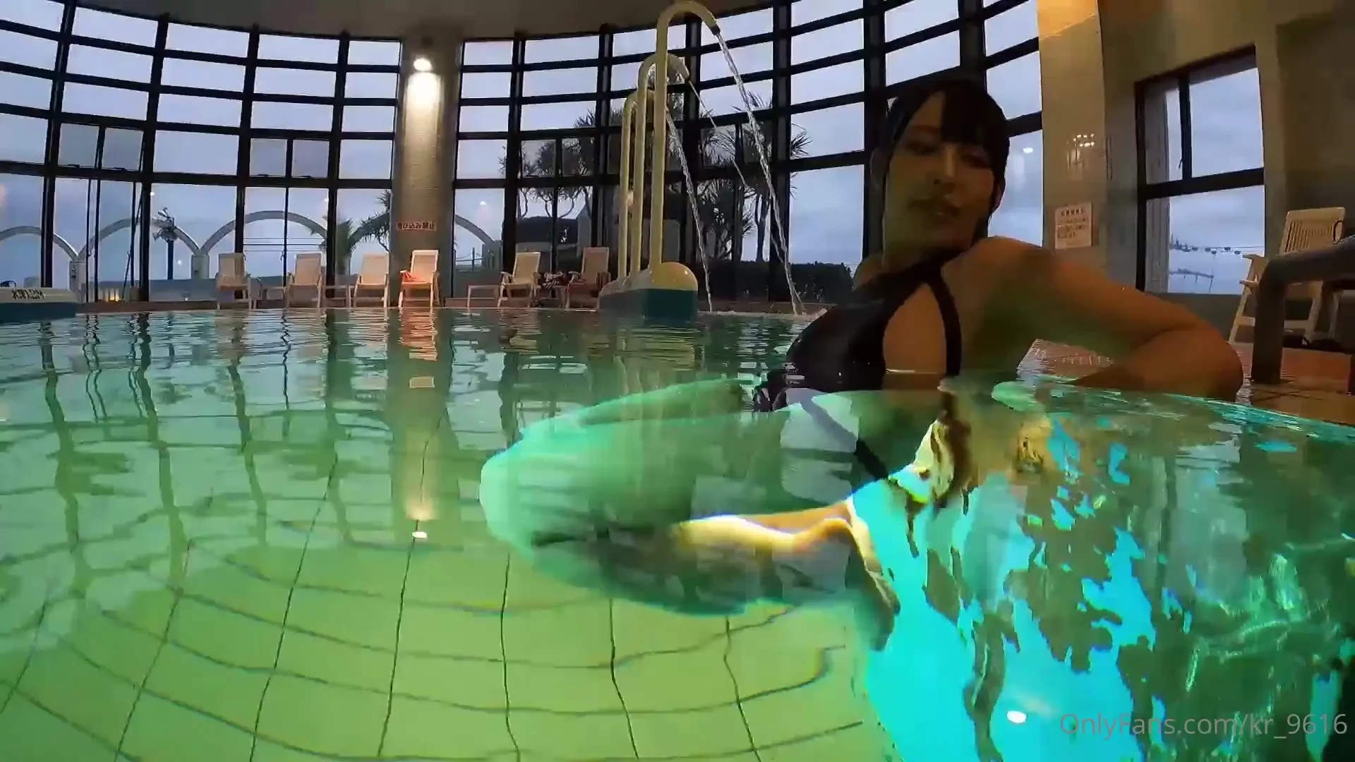During the summer i prefer to go to the swimming pool than the beach 