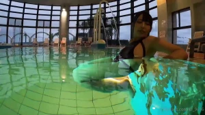 During the summer i prefer to go to the swimming pool than the beach