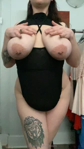 Bewbs wanna cover them in cum