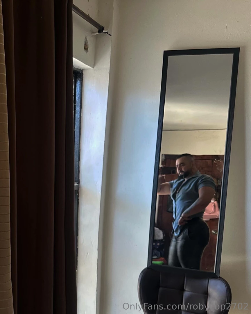 My phat ass looks more gigant 