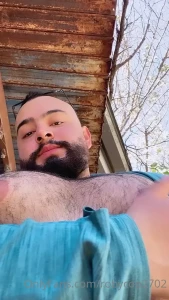Te gustan los tetones you like the mans whit big tits