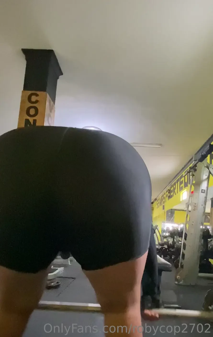 Im horny in the gym part 1 