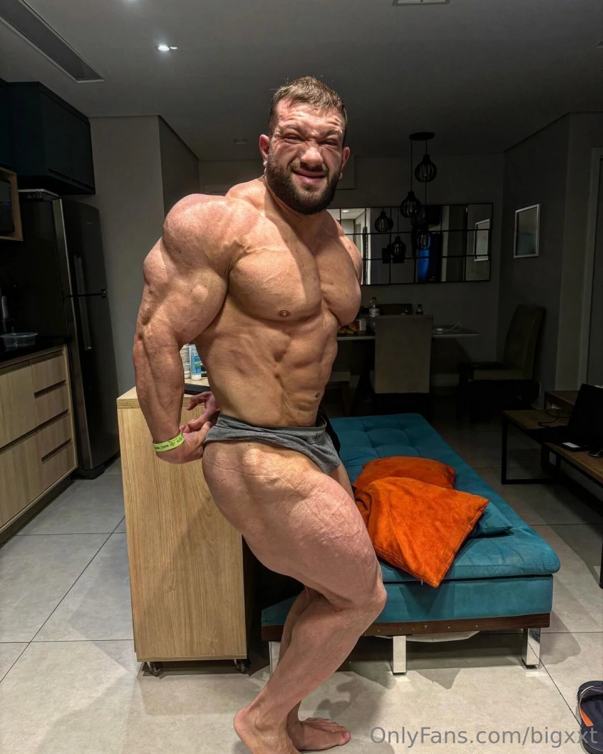 Days out veins popping muscles tight hunger at its peak ready to take 