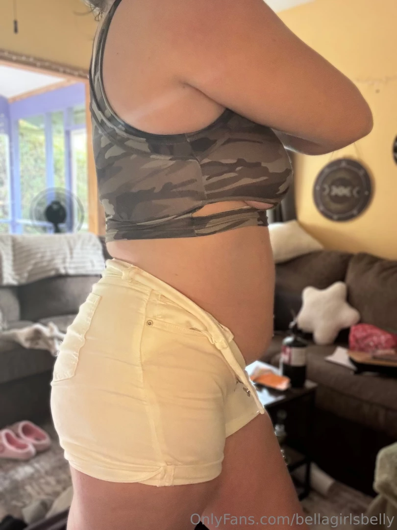 Stuffing this lil gut into eveeryyyy outfit it seems nowadays 