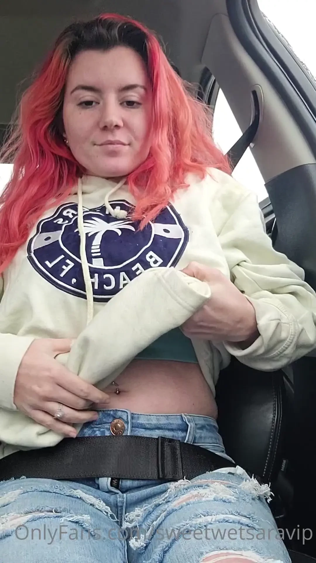 Big ole boobies in the car 