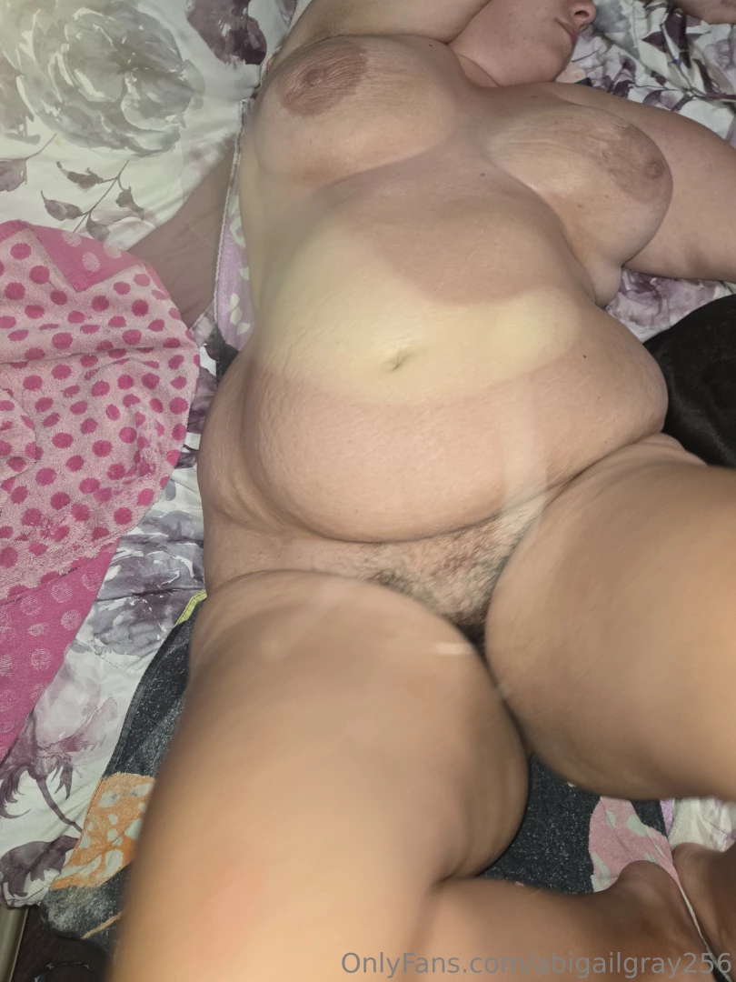Took some nudes before bed tonight hope you enjoy 