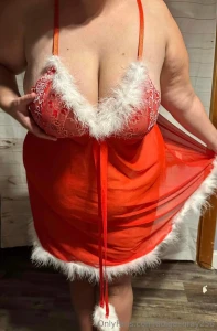 Who wants a sexy christmas card from yours truly they are 10 and
