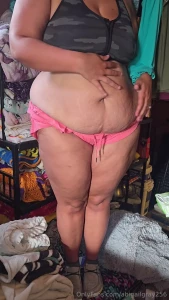 I was cleaning out the garage when i decided to do a sexy little tummy