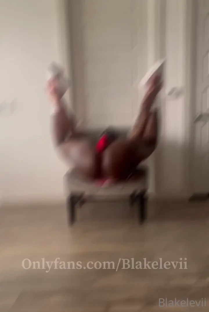 You wanna fuck the big booty captain cheerleader 