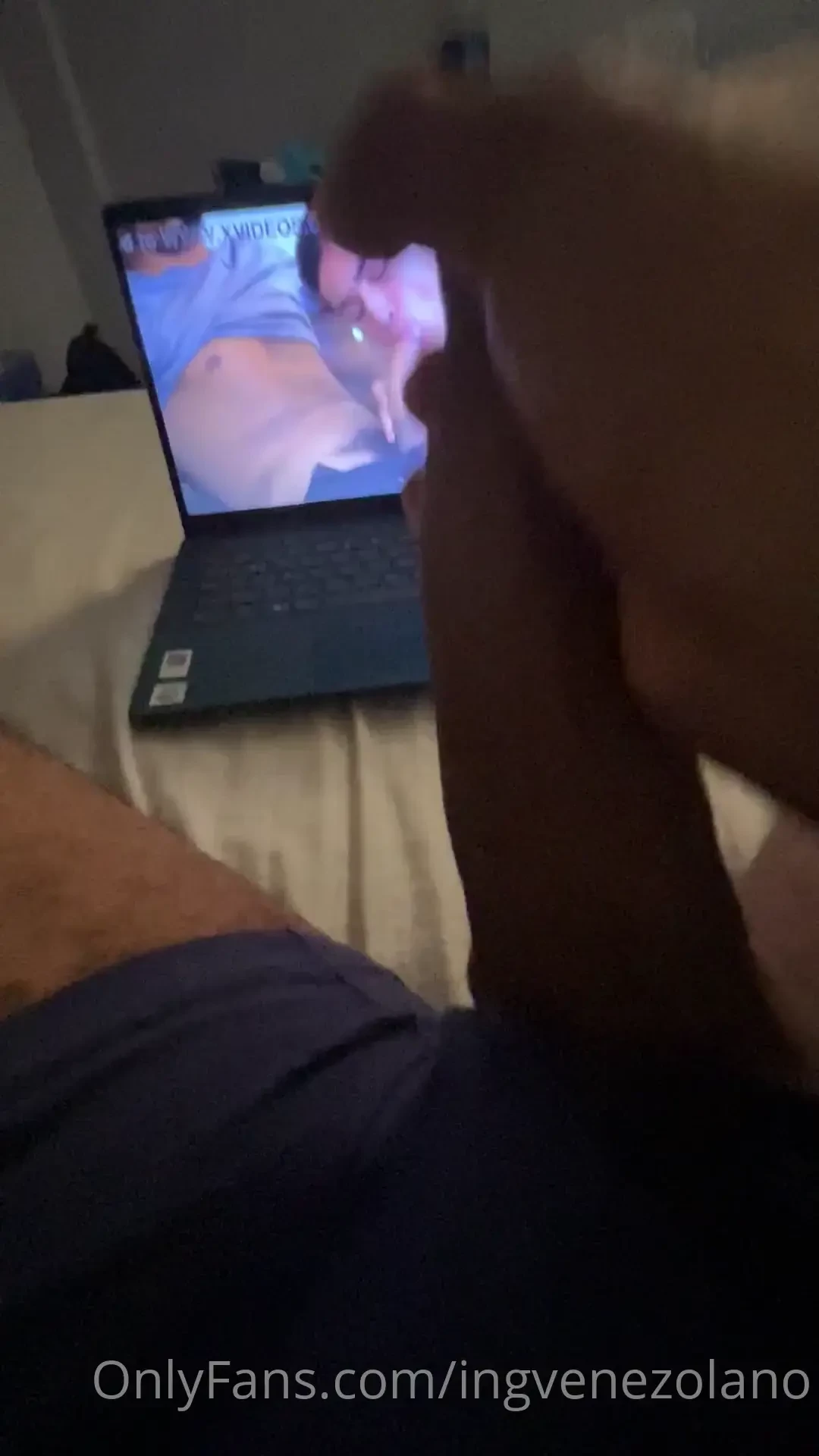 Estaba viendo porno y se me puso dura la verga like si deseas ver el part 1 