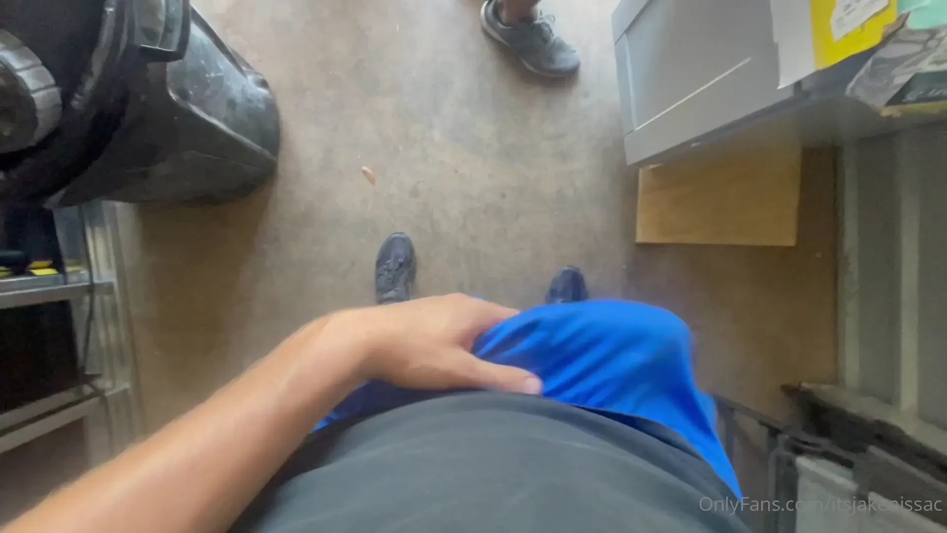 Super horny working in the garage 