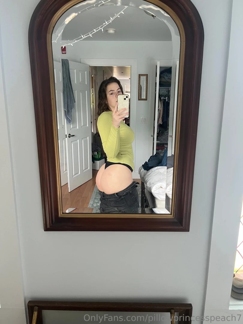 Hope yall are excited for the live tonight im a lil nervous i cannot 