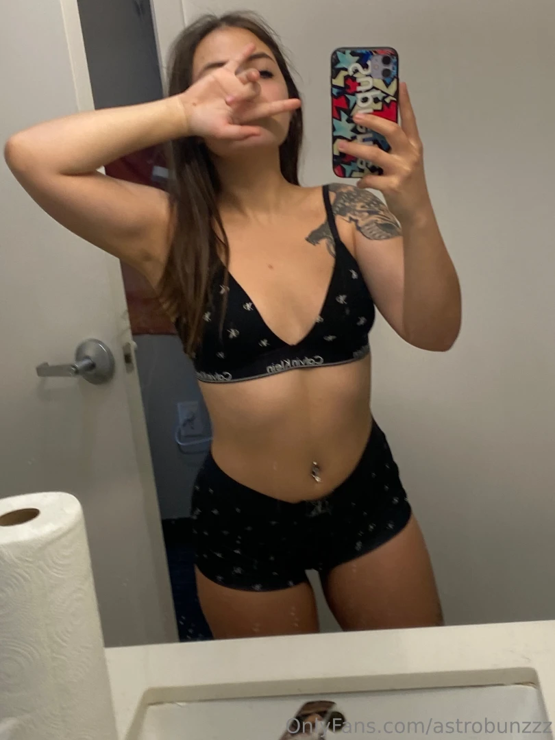 Good morning whos horny 