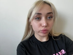 People would be happier if there were more kisses