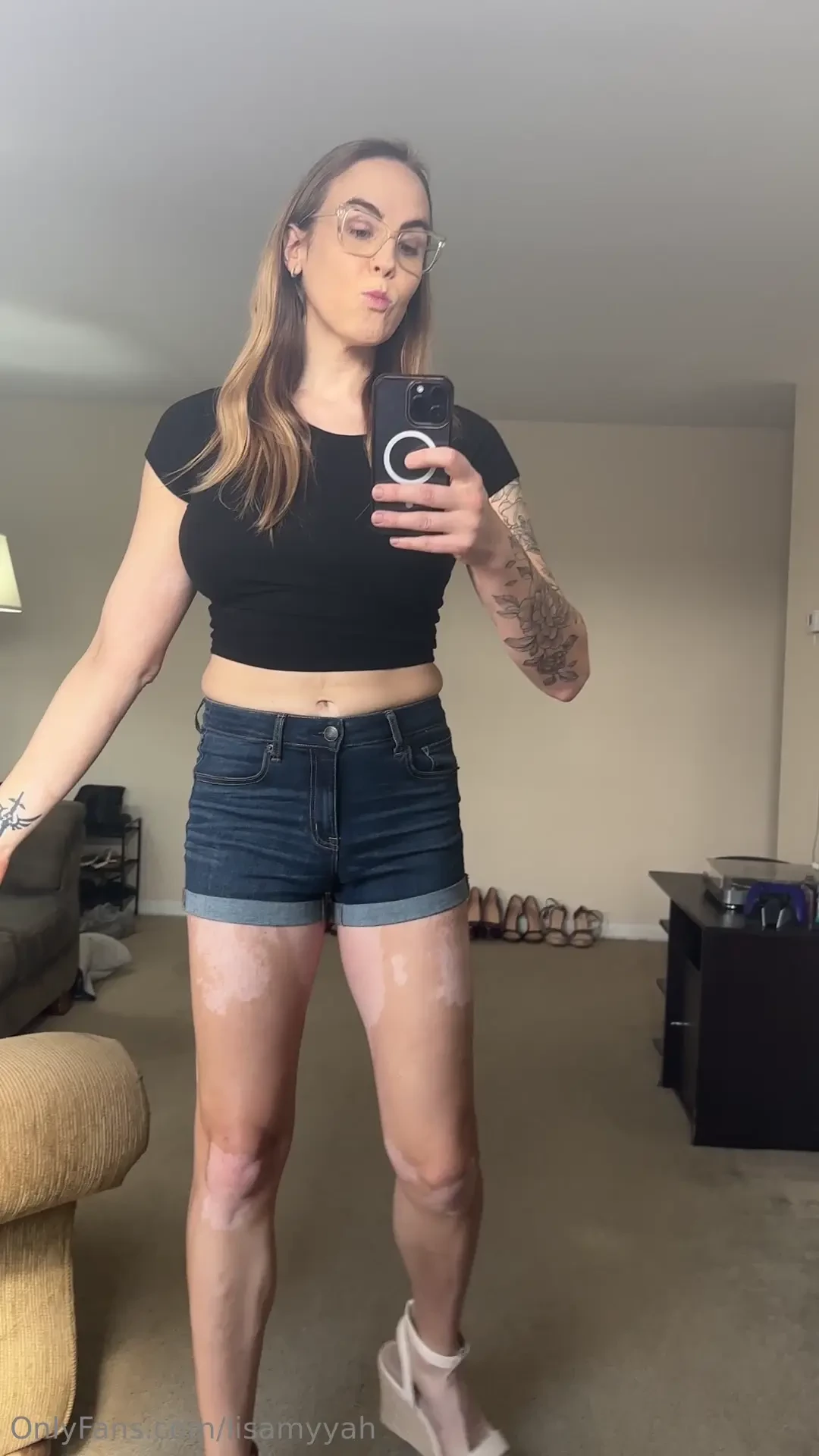 Hi good afternoon suck my toes 