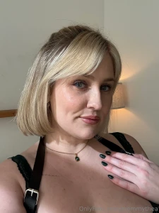 I did a sexy photoshoot today because i was just so excited to start