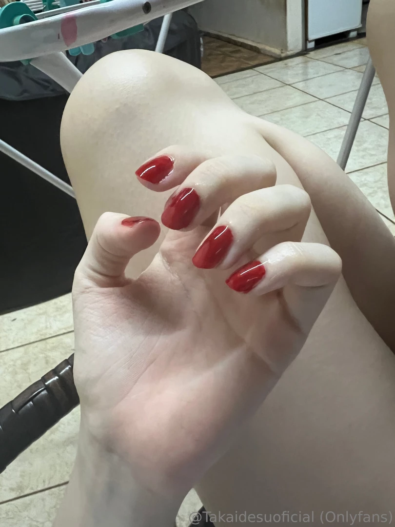 Acabei de fazer a unha sim a 1 h da manha vermelho eh perfeito pra 