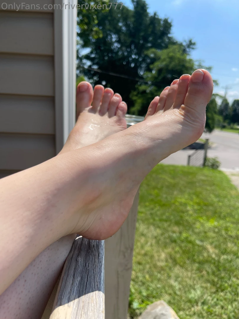 Just out here letting the breeze kiss every toe you jealous yet part 1 