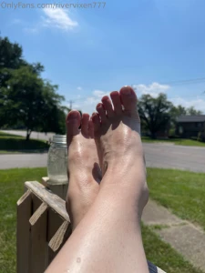 Just out here letting the breeze kiss every toe you jealous yet