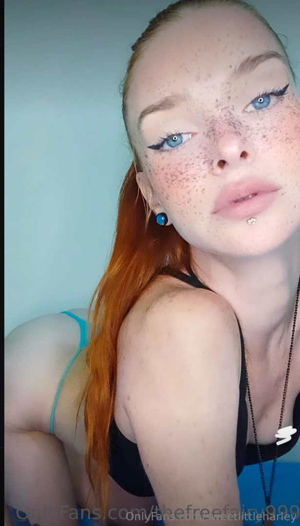My petite friend thefairy999free has a tight pussy tiny juicy booty 