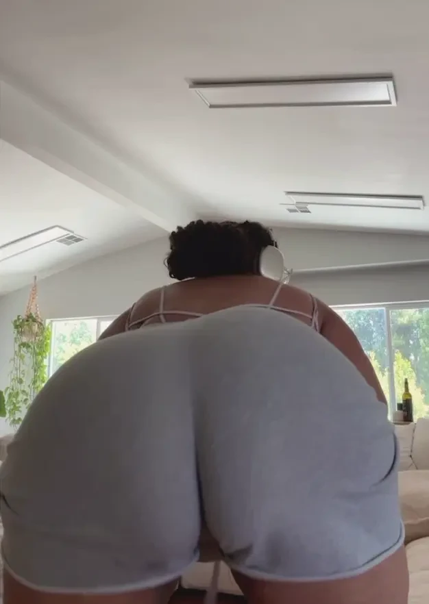 Deep cleaning break to twerk 