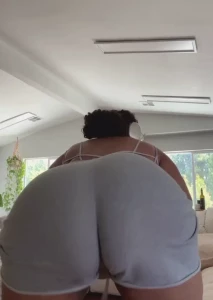 Deep cleaning break to twerk
