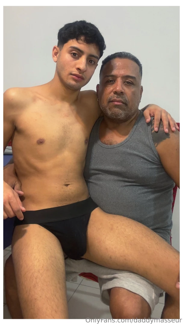 Que delicia la pasamos con este twink follamos en varias parte de mi part 1 