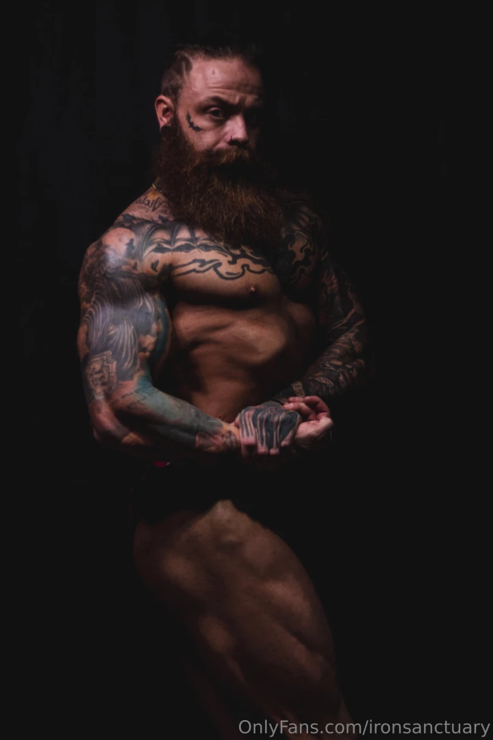 The more you stare the deeper you sink 